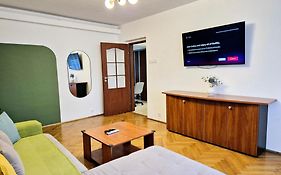 Tranquil Unirii Residence - Elegant & Spacious Living With Parking Steps From Parliament